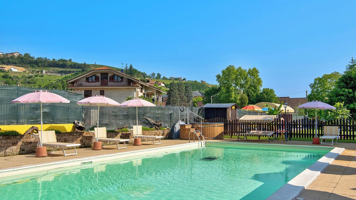 San Matteo Apartment | Holiday apartment 'Glicine' in Piedmont, with shared pool, garden and sauna
