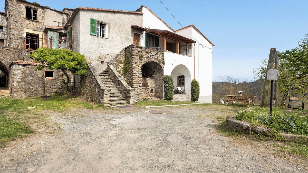 Ricco del Golfo di Spezia Apartment | Holiday Apartment "Cà Gianca" with Mountain View & Wi-Fi