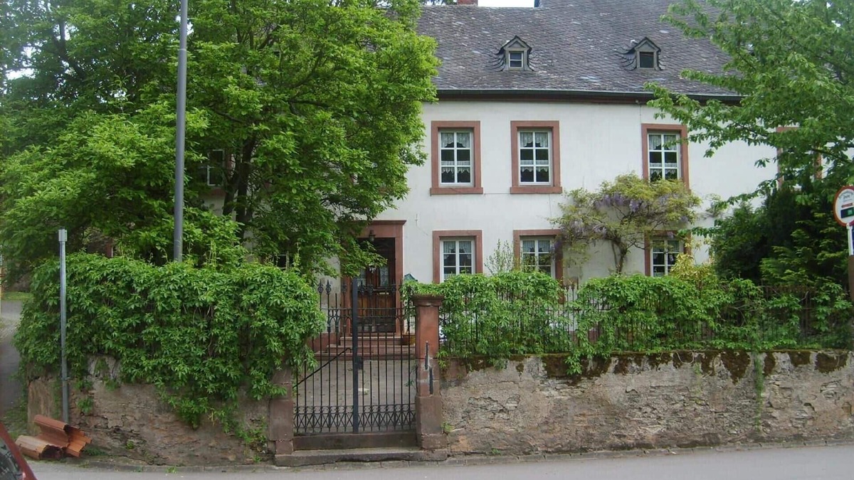 Neumagen-Dhron House | Holiday apartment with a garden and a parking space