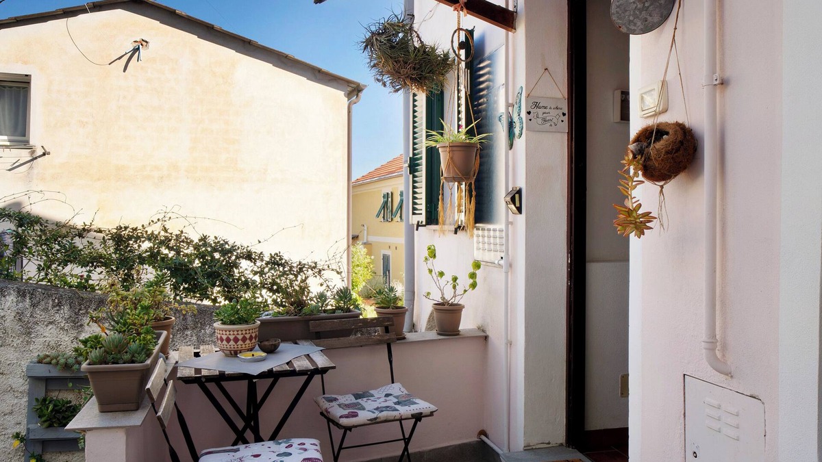 Diano Castello Apartment | Holiday Apartment "Ca' A Riga" with Sea View, Private Terrace & A/C
