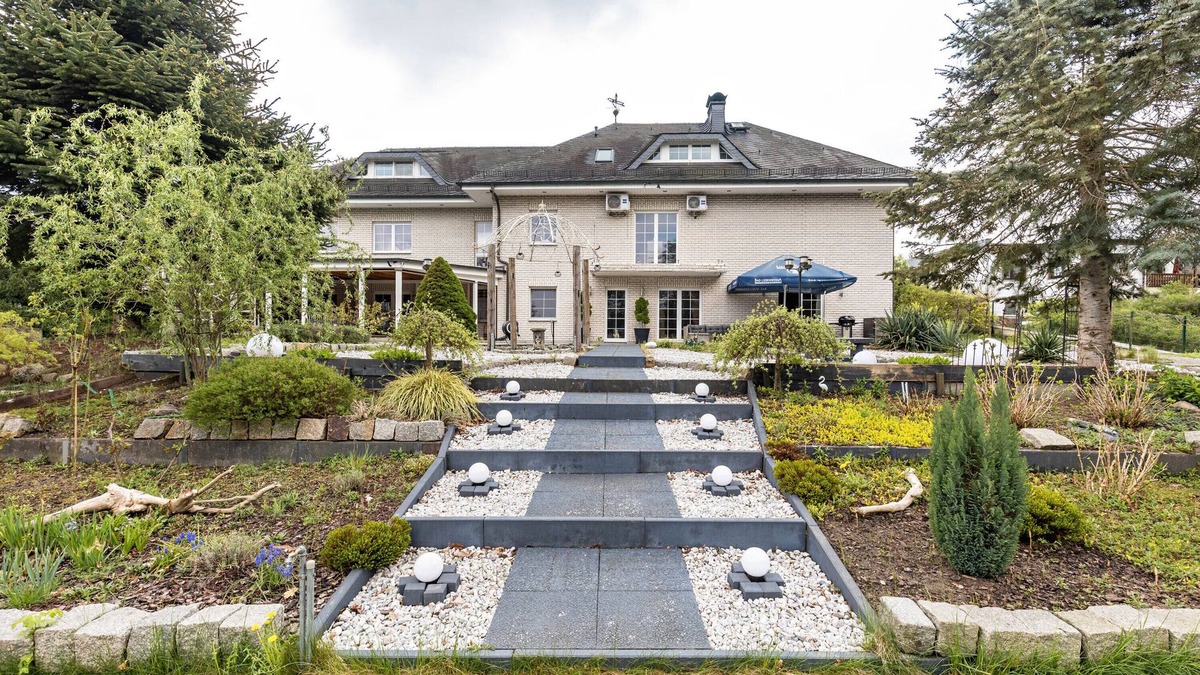 Groß Lindow Apartment | Holiday Apartment 'Am Wasser' with Lake View, Shared Terrace and Wi-Fi