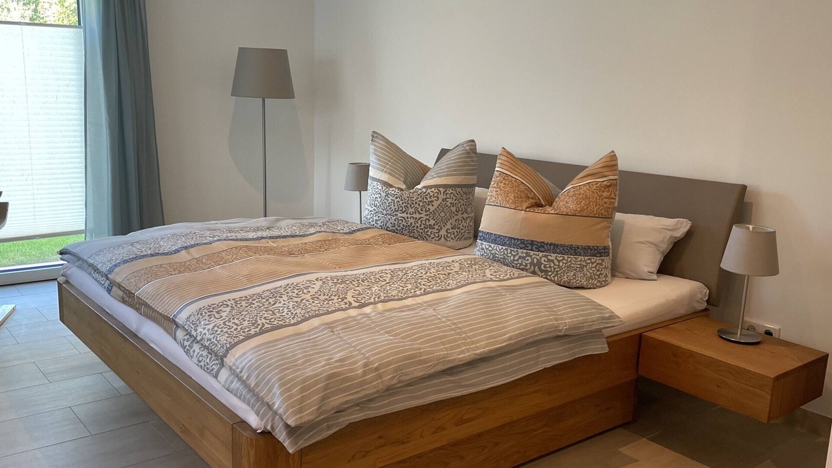 Radeberg Apartment | Holiday Apartment "Am Wall" with Private Terrace & Wi-Fi