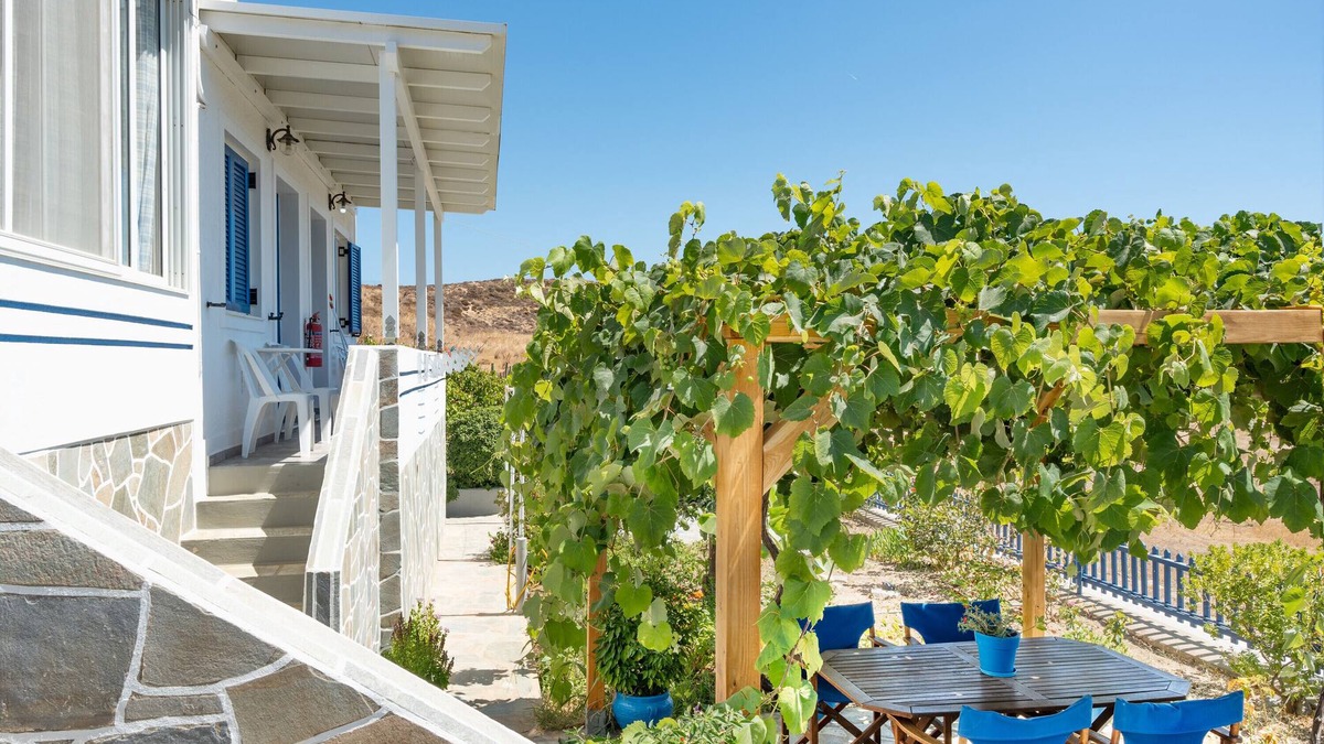 Serifos Apartment | Holiday Apartment "Anesis 1" near Beach with Shared Terrace & Wi-Fi