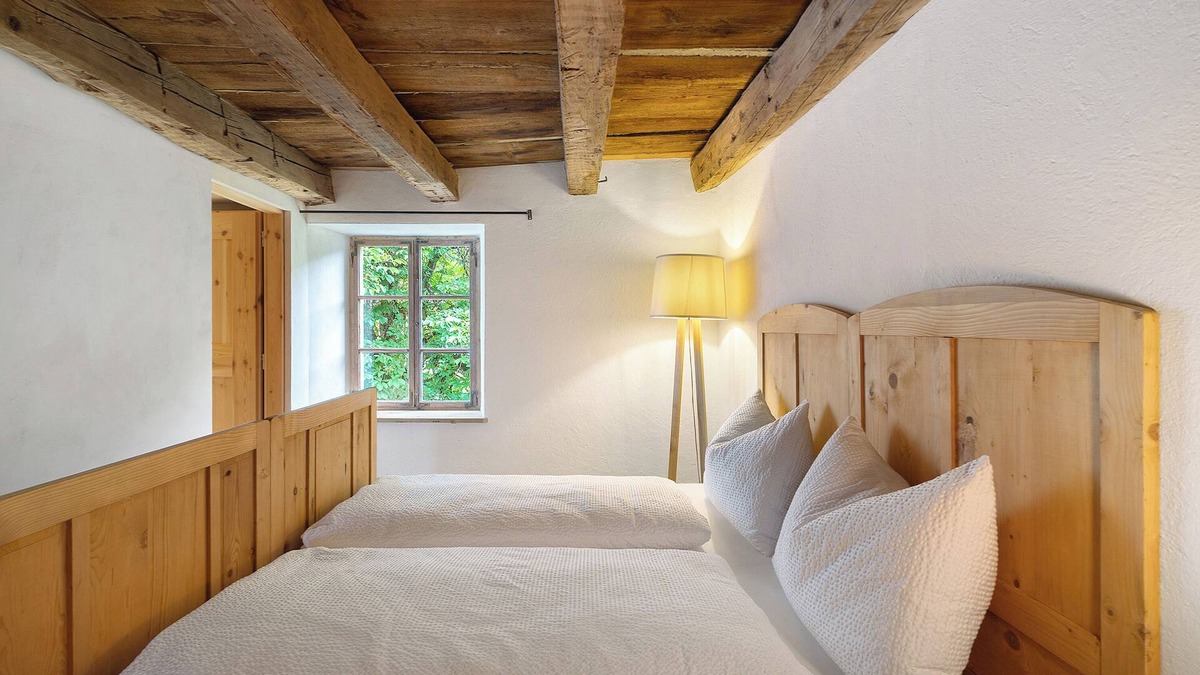 Pfalzen Apartment | Holiday Apartment 'Ansitz Baumannhof Mitte' with Mountain View, Shared Garden and Wi-Fi