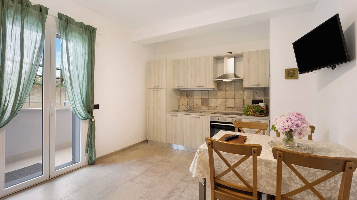 Andora Apartment | Holiday Apartment "Antichi Ricordi - La Stalla" with Terrace, Shared Pool & Wi-Fi