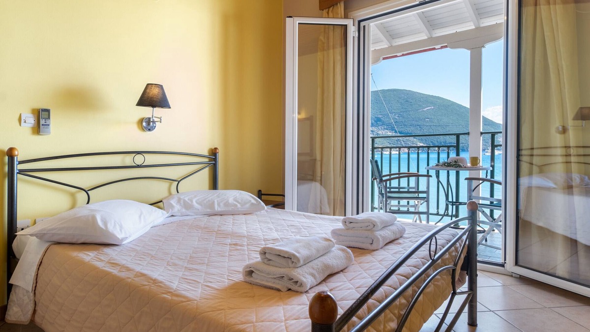 Vassiliki Apartment | Holiday Apartment 'Apostolos Apartment 6' by the Beach with Balcony & Wi-Fi