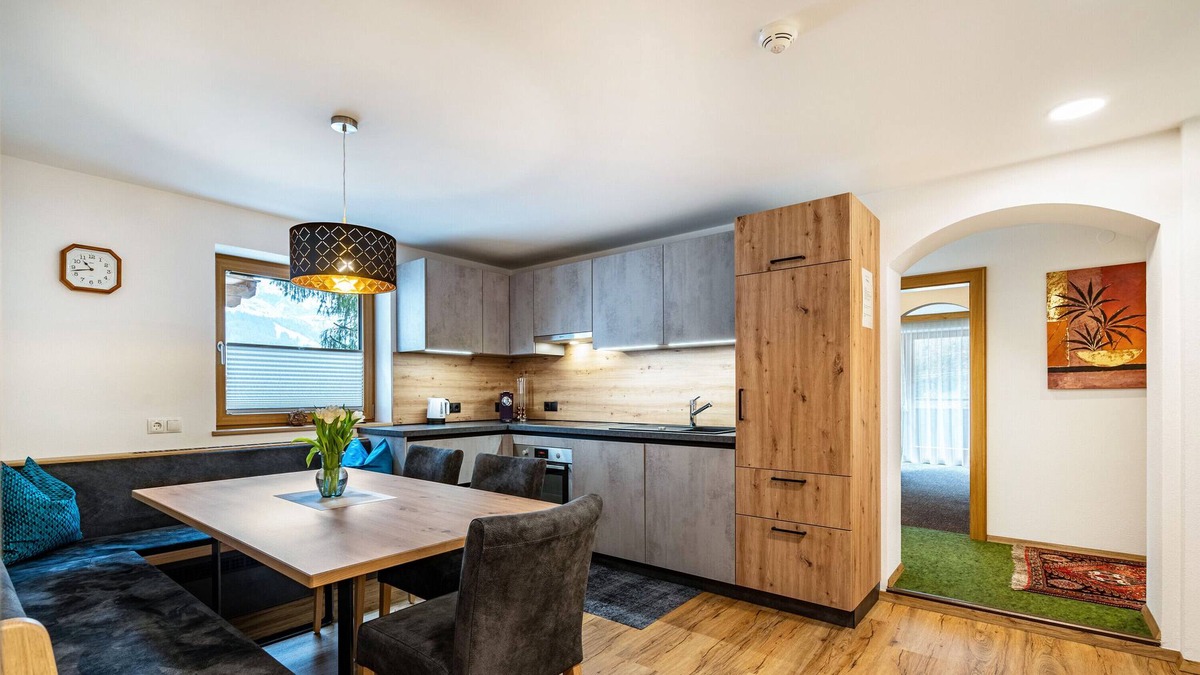 Lanersbach Apartment | Holiday Apartment 'Appartement Enzian' with Mountain View, Balcony & Wi-Fi