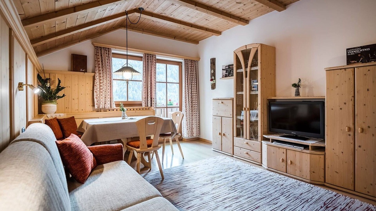 Bulla Apartment | Holiday Apartment "Arbea - Siëla" with Mountain View, Wi-Fi & Balcony