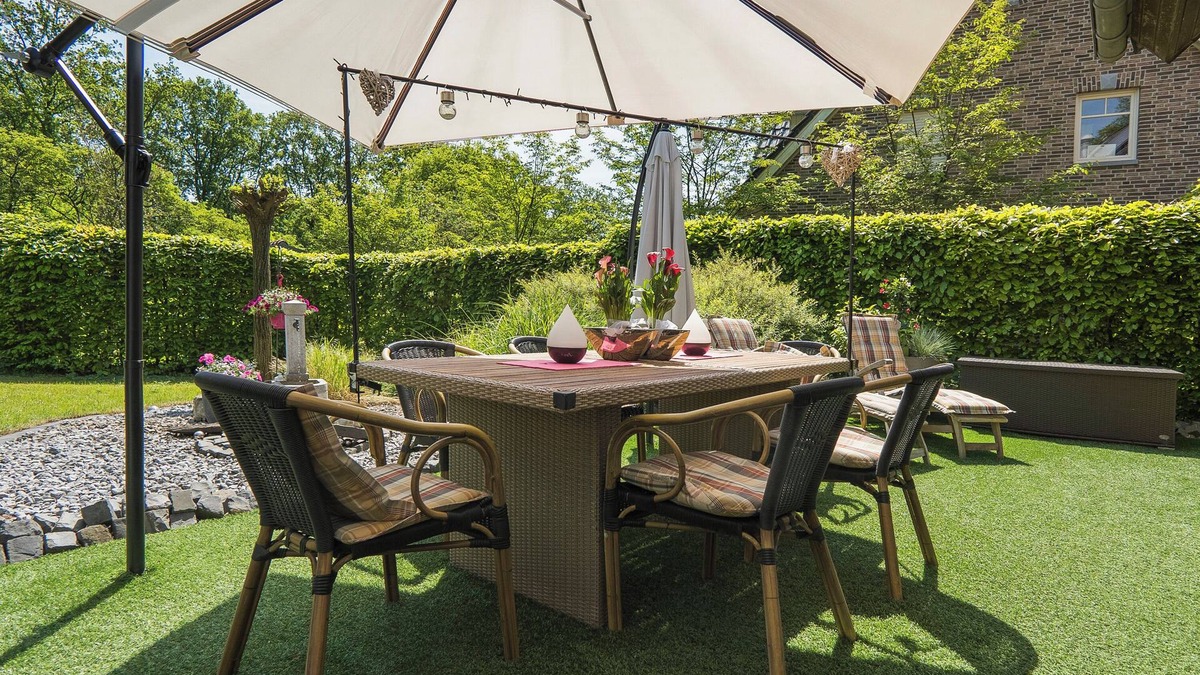 Elten Apartment | Holiday Apartment "Auf dem Eltenberg" with Private Garden, 4 Bathrooms & Wi-Fi