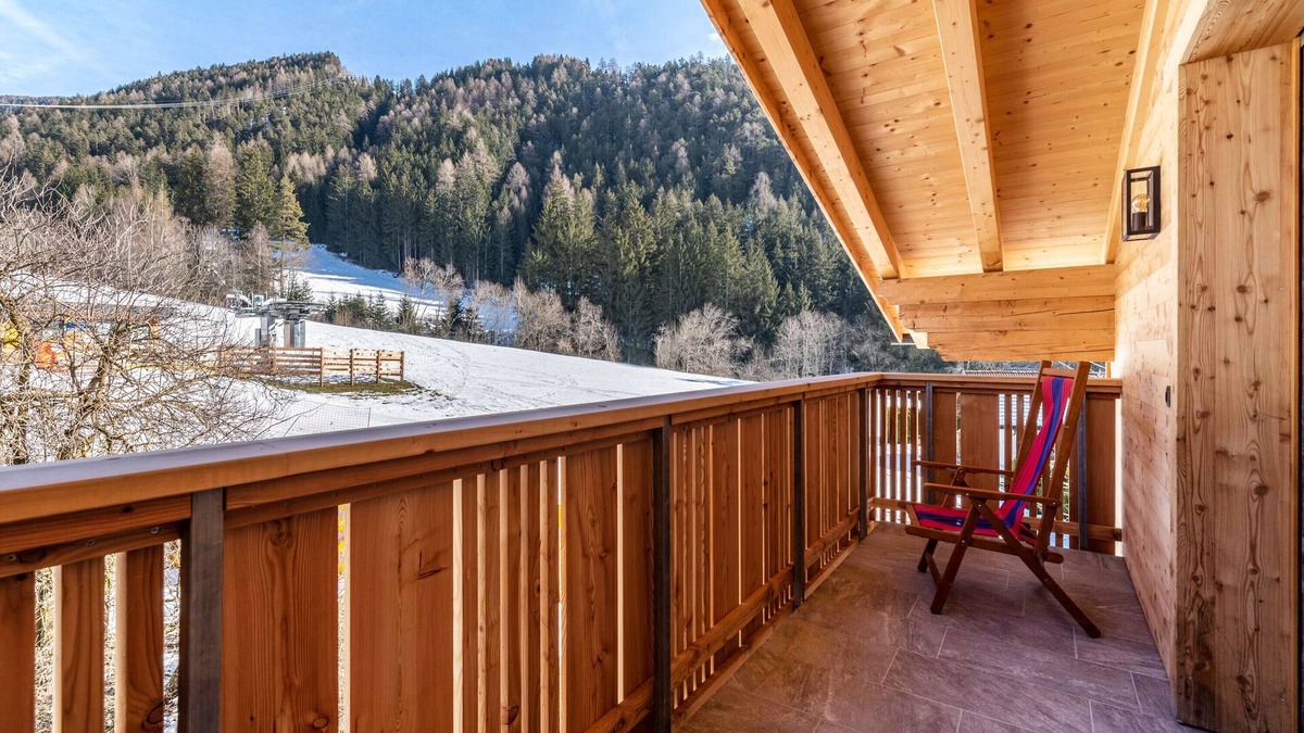Luson Apartment | Holiday Apartment "Balbeinhof Apt Gams" with Mountain View, Balcony & Wi-Fi