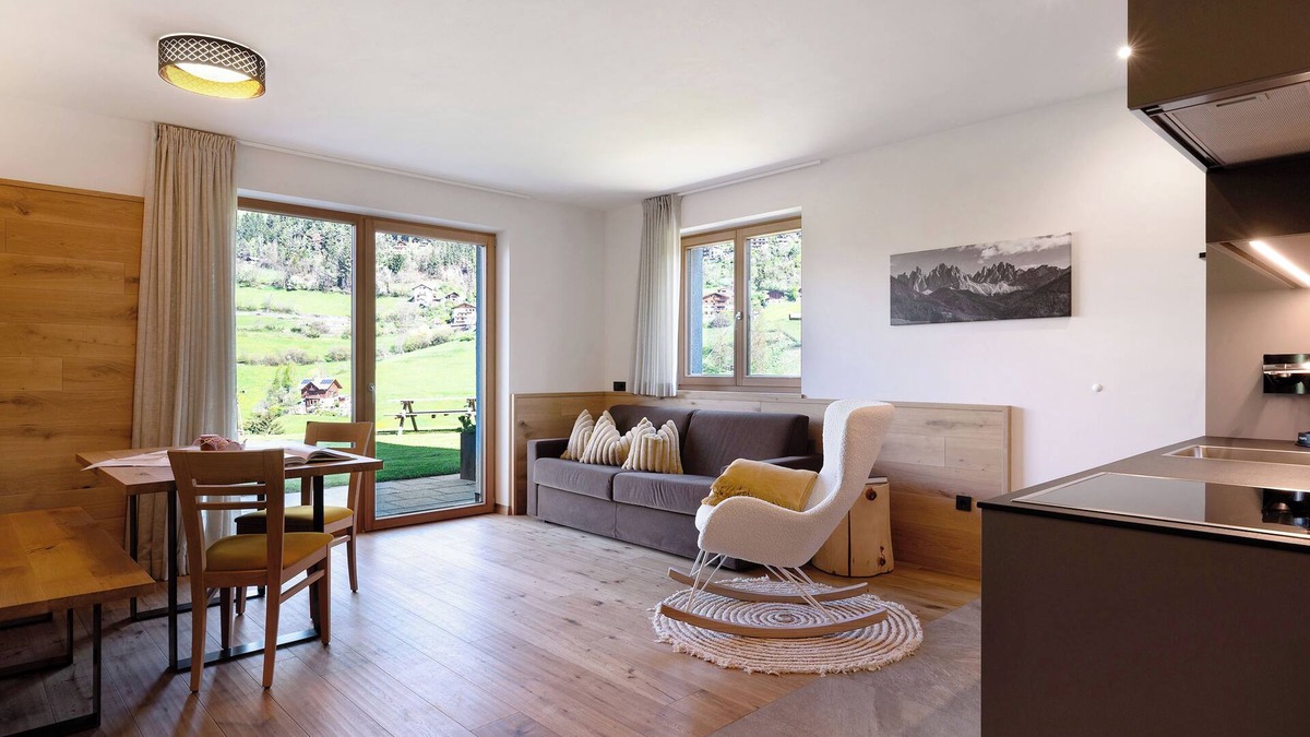 Villnoss Apartment | Holiday Apartment 'Baumannhof Apartment Tera' with Mountain View, Shared Terrace and Wi-Fi