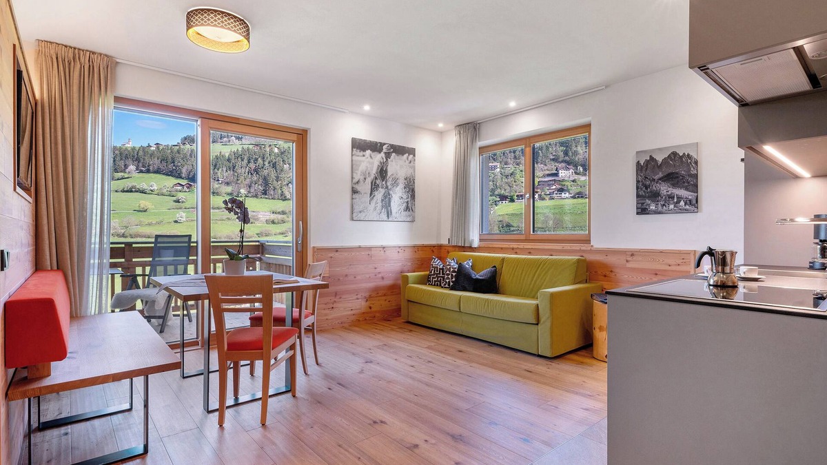 Villnoss Apartment | Holiday Apartment 'Baumannhof Apartment Ignis' with Mountain View, Shared Terrace and Wi-Fi