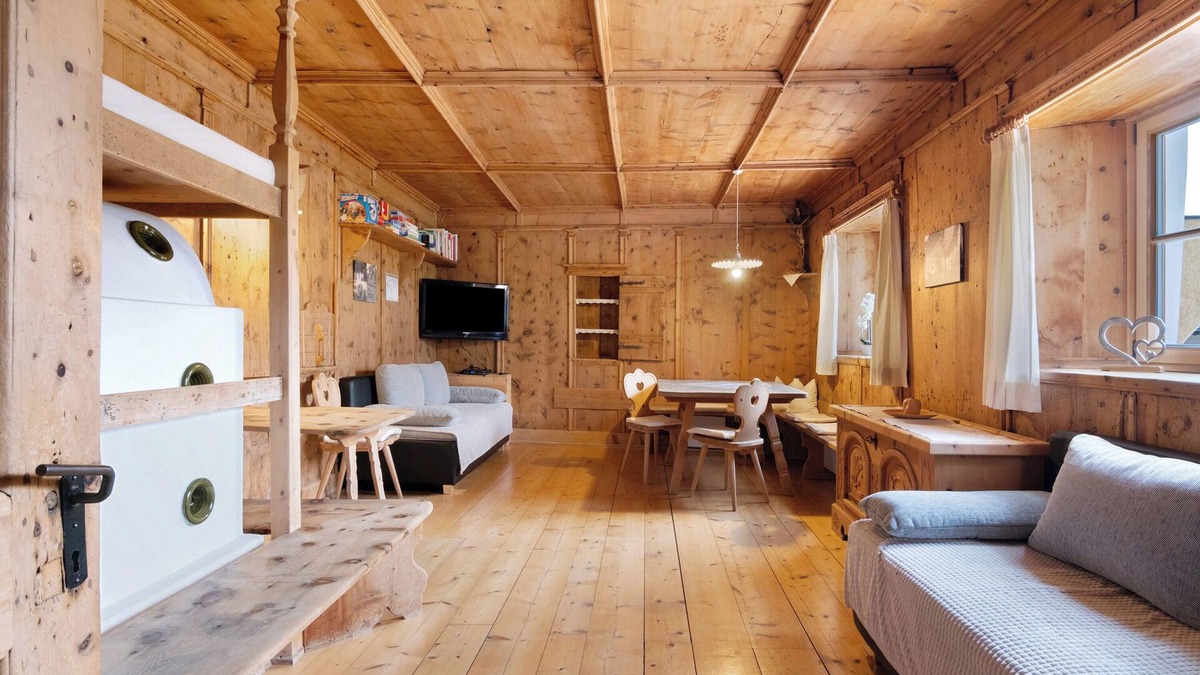 Silandro Apartment | Holiday Apartment 'Bertollhof Apfelerlebnis' with Mountain View, Shared Garden and Wi-Fi