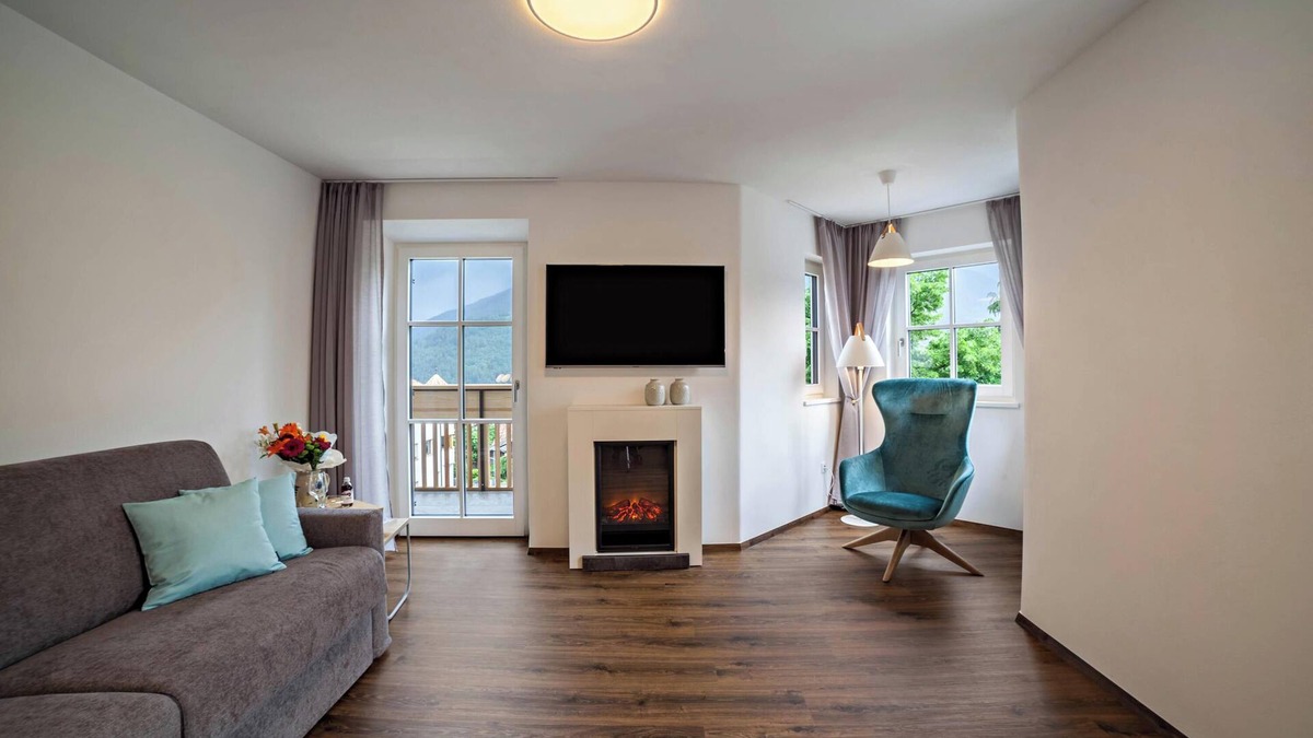Parcines Apartment | Holiday Apartment "Engel Erker" with Mountain View, A/C, Wi-Fi, Sauna & Terrace