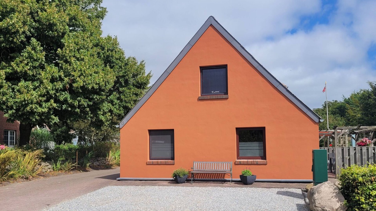 Oesterwurth House | Holiday Apartment 'Ferienhaus Op'n Doerp' with Private Terrace, Private Garden and Wi-Fi