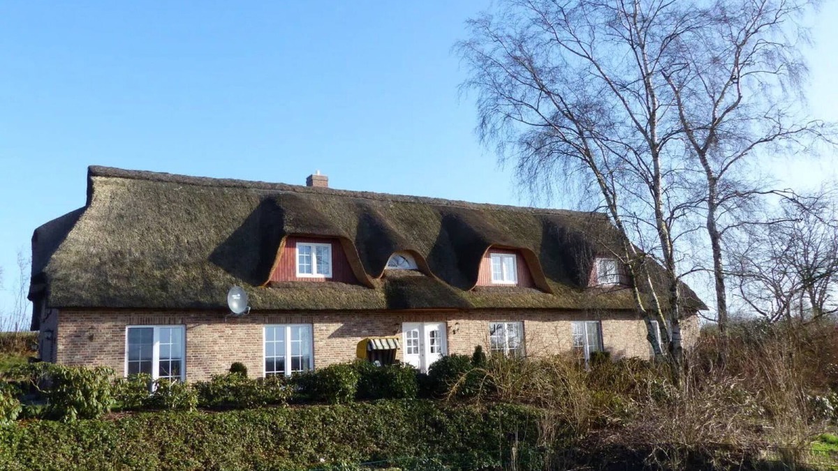 Wennbuttel Apartment | Holiday Apartment 'Felderblick Unten' with Private Terrace, Private Garden and Wi-Fi