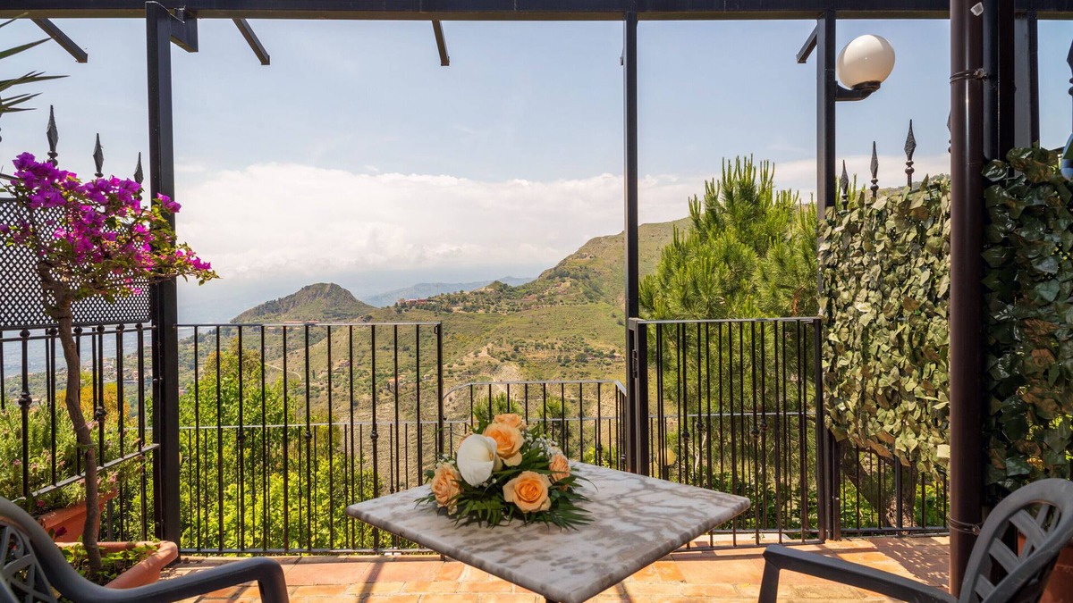 Castelmola Apartment | Holiday Apartment 'Garden Cottage I Dammusi - Limoni' with Mountain View, Shared Pool & Wi-Fi