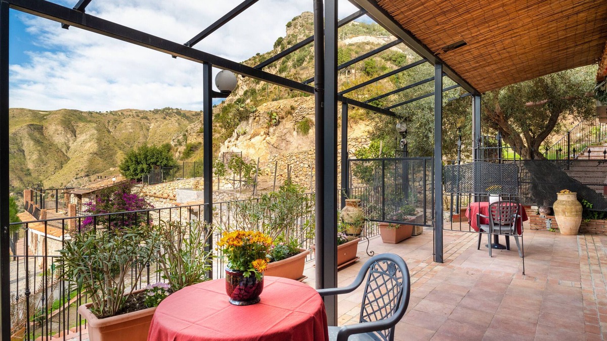 Castelmola Apartment | Holiday Apartment 'Garden Cottage I Dammusi - Ulivo' with Mountain View, Shared Pool & Wi-Fi