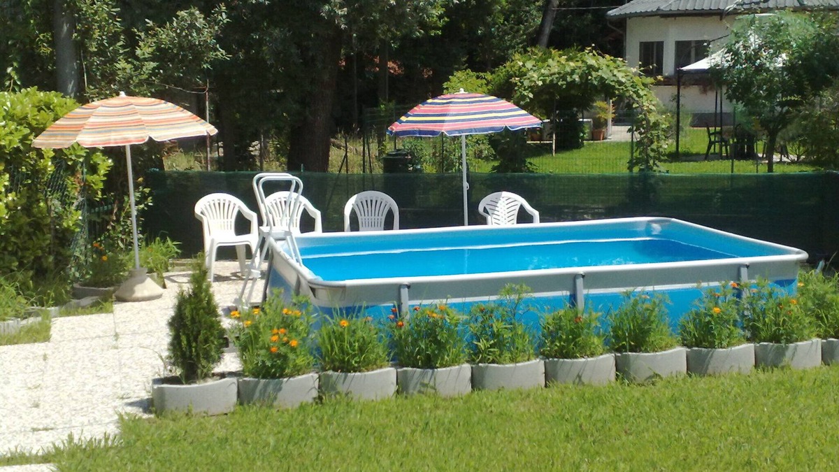Monvalle Apartment | Holiday Apartment "Giulia" with Lake View, Pool, Wi-Fi & Garden