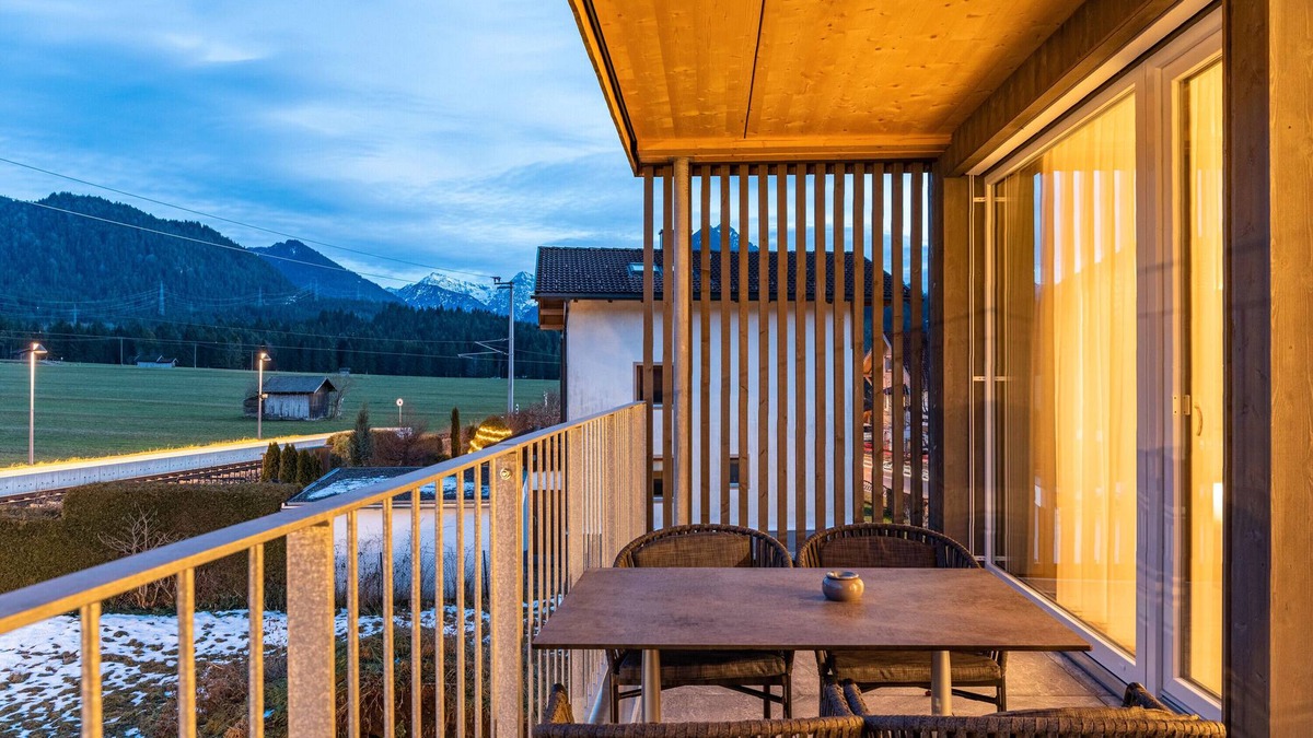 Pflach Apartment | Holiday Apartment "Hotel Zum Schwanen - 6" with Mountain View, Shared Terrace & Wi-Fi