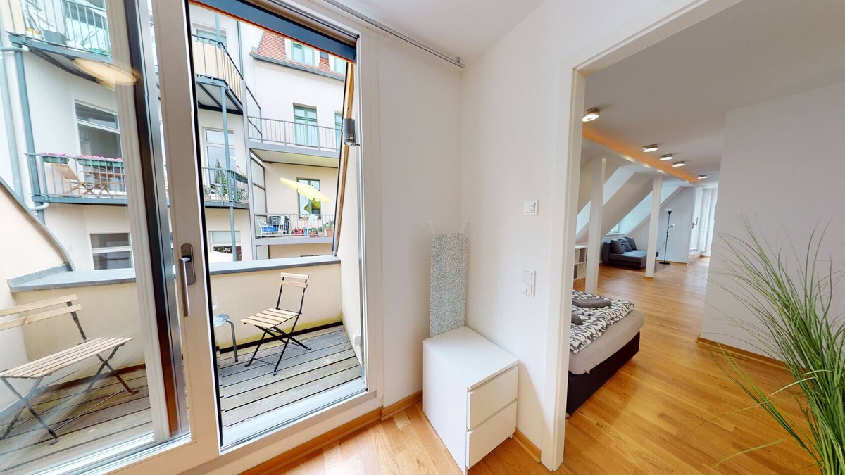 Suedvorstadt Apartment | Holiday Apartment "Im Tollen Hinterhaus" with 2 Balconies & Wi-Fi