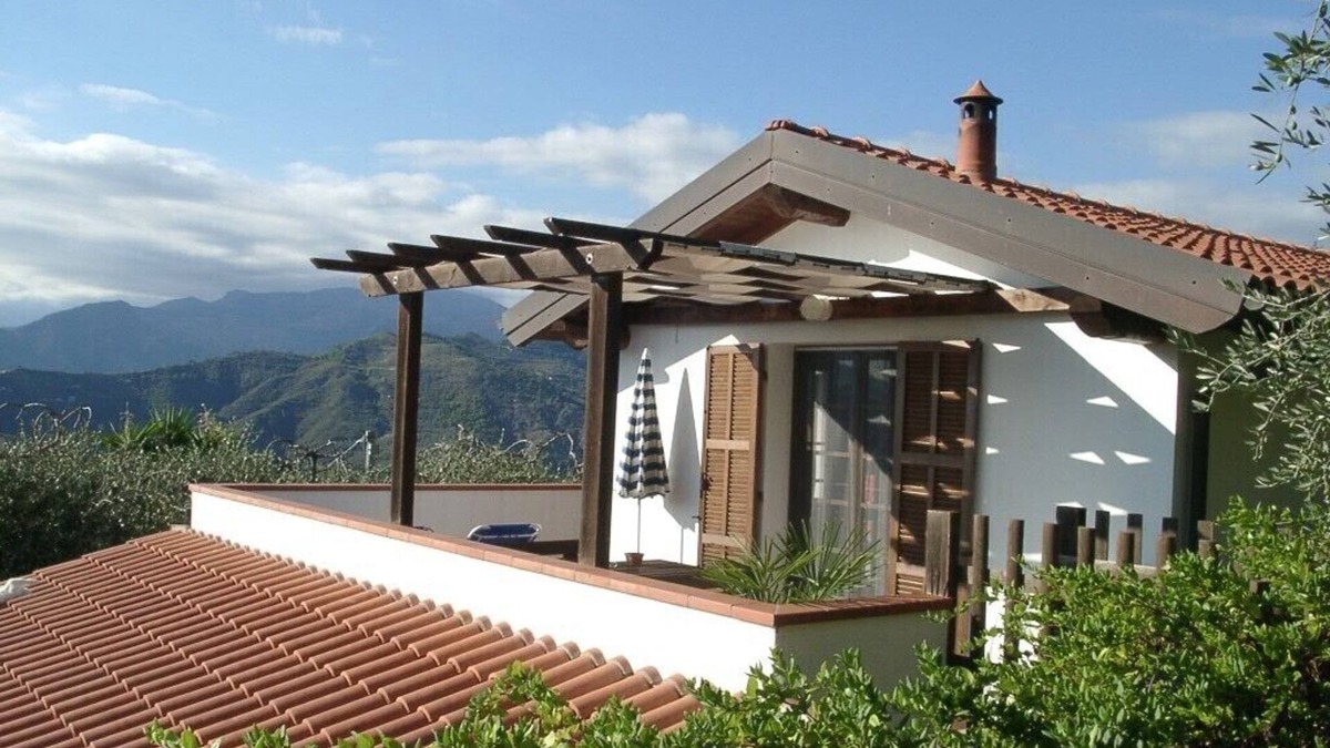 Vallebona Apartment | Holiday apartment in detached house with astonishing view CIN:IT008062C252NL8LGL