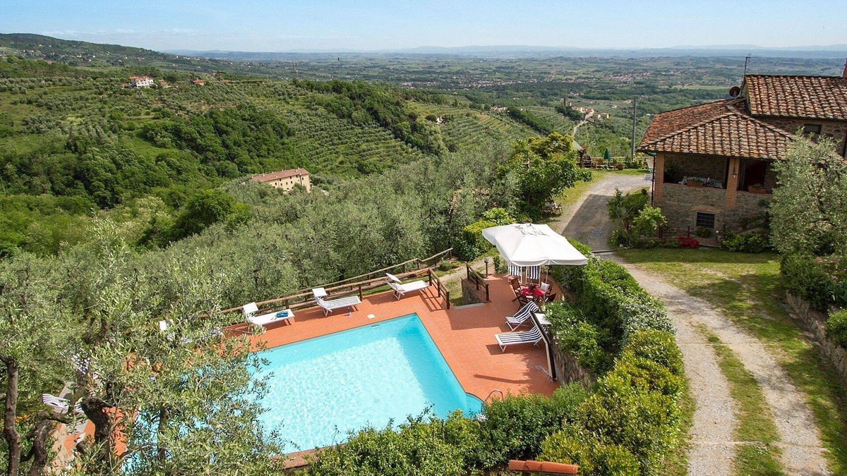 Giugnano House | Holiday Apartment in Farrmhouse with Pool for 9 People
