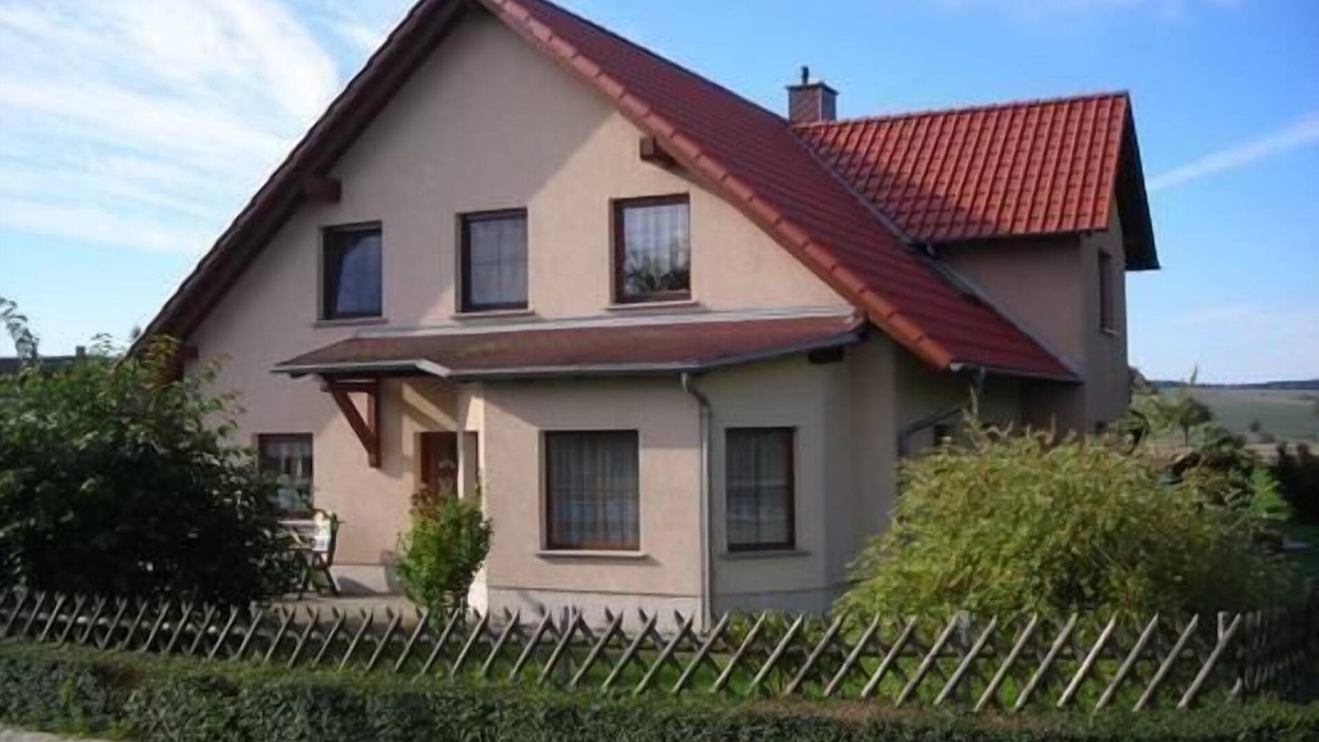 Stolpen Apartment | Holiday Apartment in Heeselicht with Mountain View