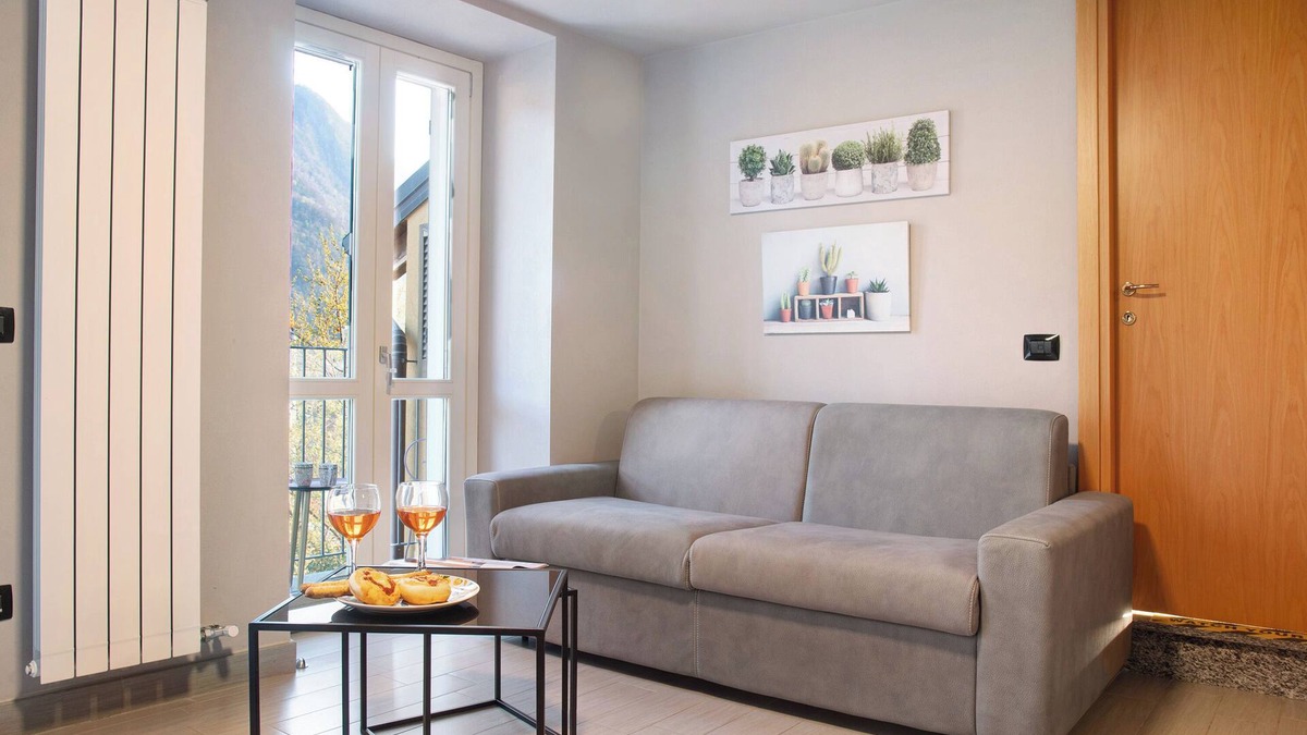 Castello Apartment | Holiday Apartment 'Il Sole Di Calde Lago Maggiore 505' with Lake View & Wi-Fi