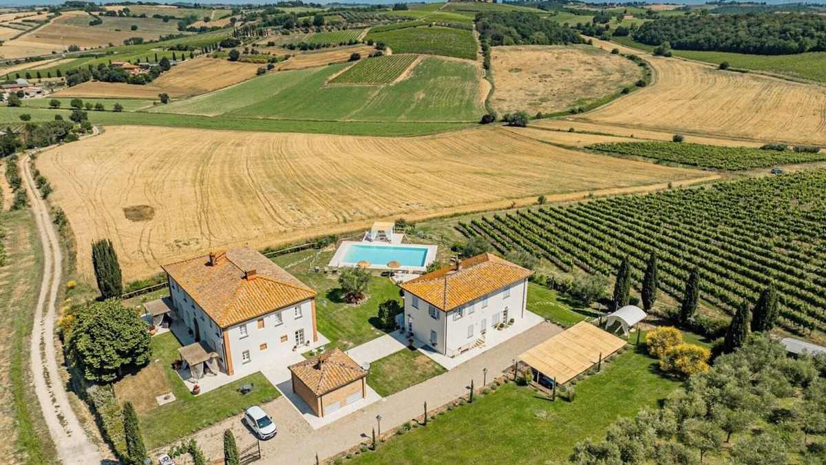 Valiano Apartment | Holiday Apartment "Ortensie" with Shared Pool, Shared Garden & Wi-Fi
