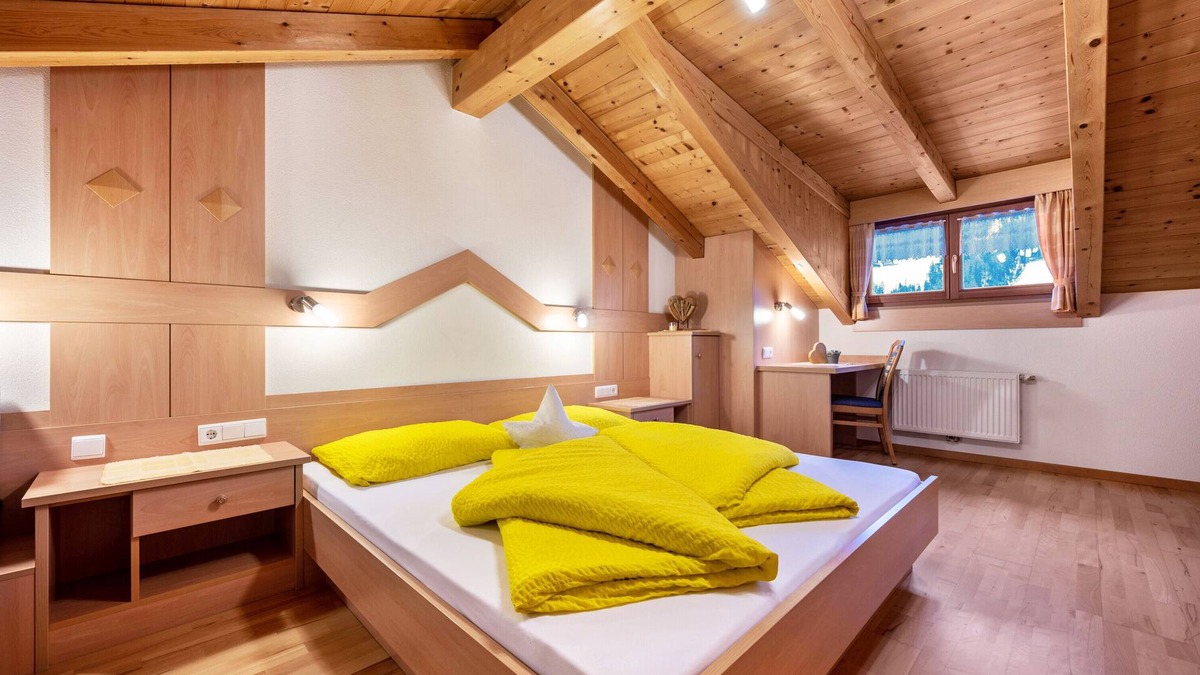 Cadipietra Apartment | Holiday Apartment "Niederkoflhof Wollbach" with Mountain View, Balcony & Wi-Fi