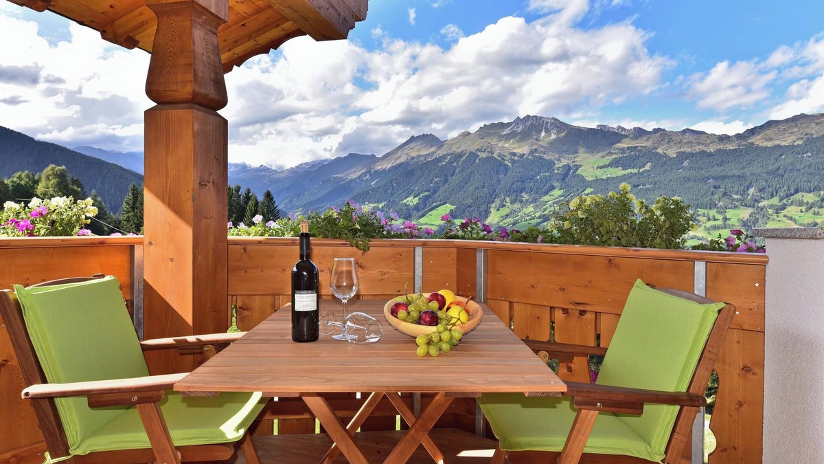Racines Apartment | Holiday Apartment 'Joselehof App Arnika' with Mountain View, Shared Terrace and Wi-Fi