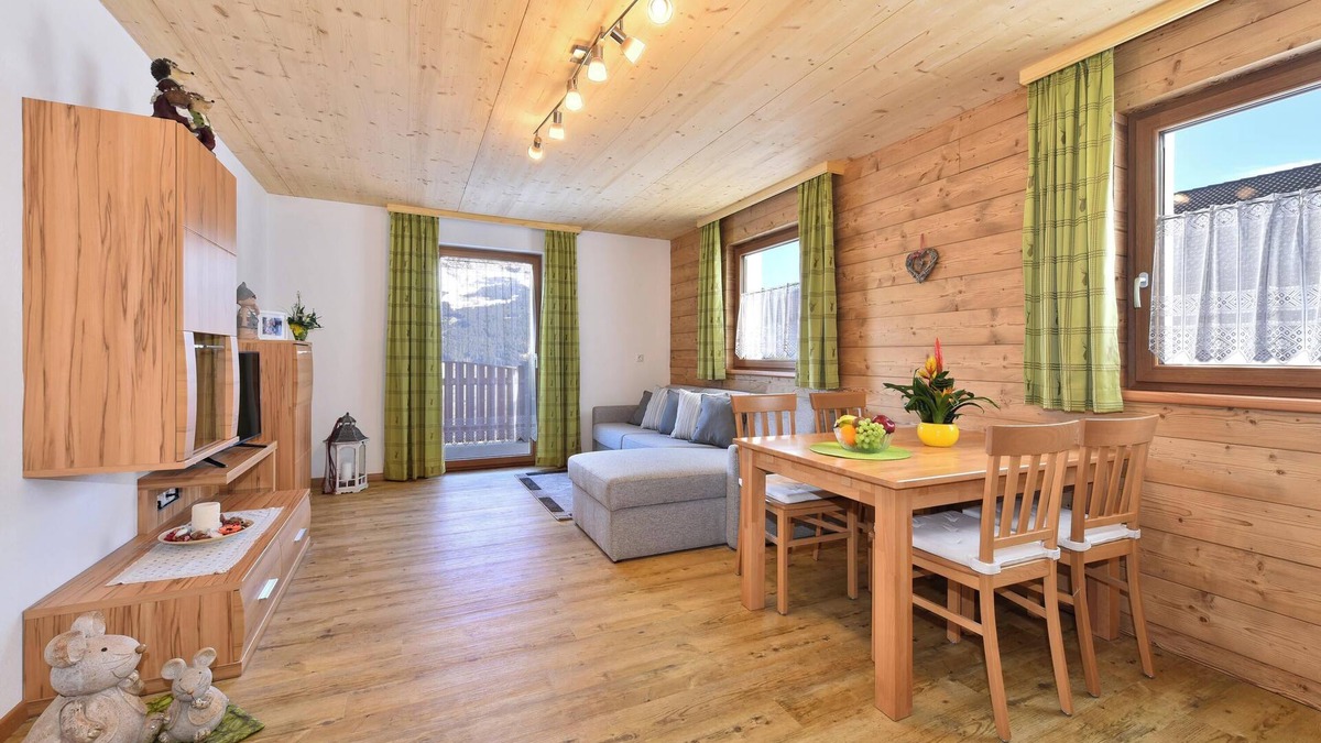 Racines Apartment | Holiday Apartment "Joselehof Edelweiss" with Mountain View, Wi-Fi & Garden