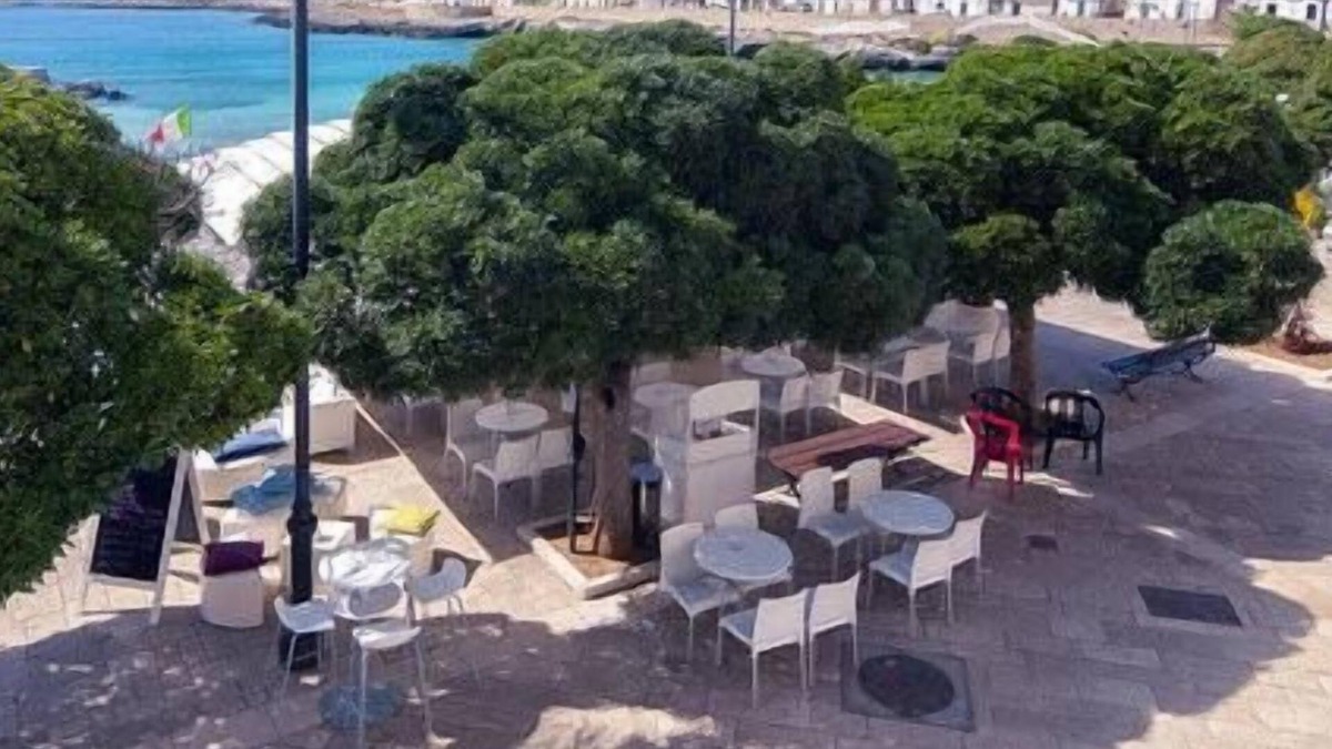 Santa Maria al Bagno Apartment | Holiday Apartment La Piazzetta - beachfront