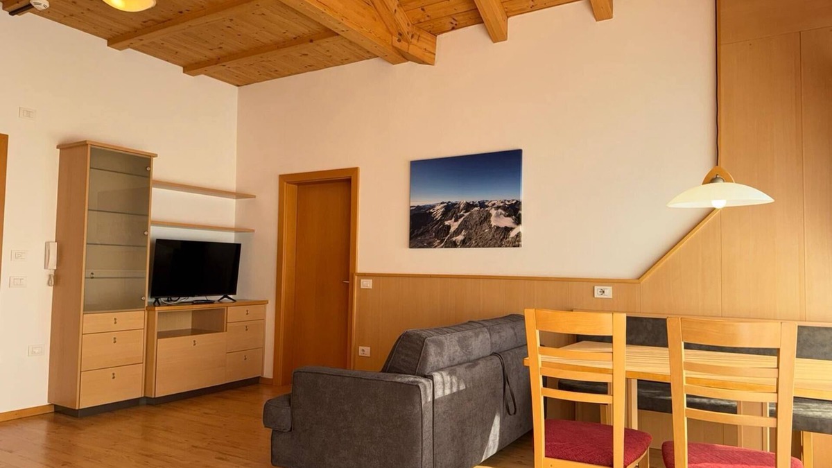 Naz Apartment | Holiday Apartment 'Linder 23' with Mountain View, Communal Pool and Wi-Fi