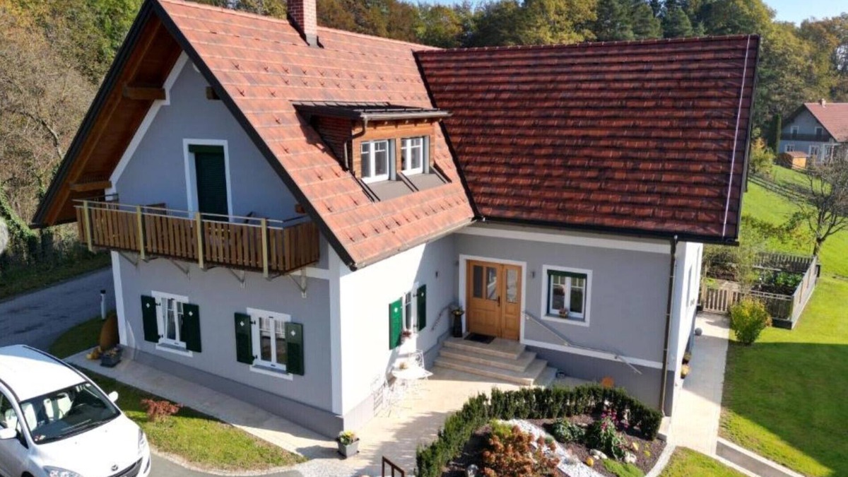 Großklein Apartment | Holiday Apartment "Mühlbauerhof Erdgeschoss" with Mountain View, Private Terrace & Wi-Fi