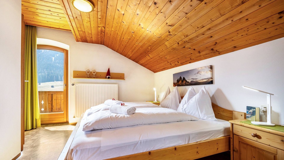 Sesto Apartment | Holiday Apartment "Manuel's App Watschinger Alpenrose" with Mountain View, Balcony & Wi-Fi