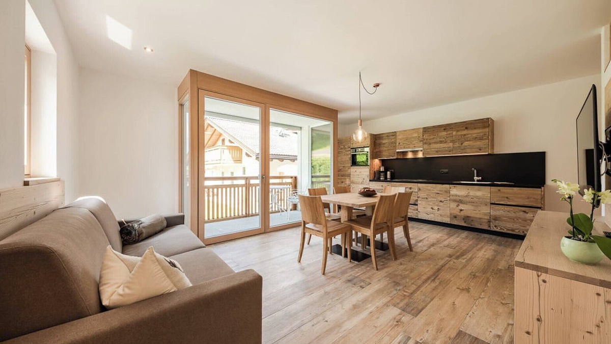 Gudon Apartment | Holiday Apartment "Natur Suite Edelweisshof Heidi" with Mountain View, Shared Garden & Wi-Fi