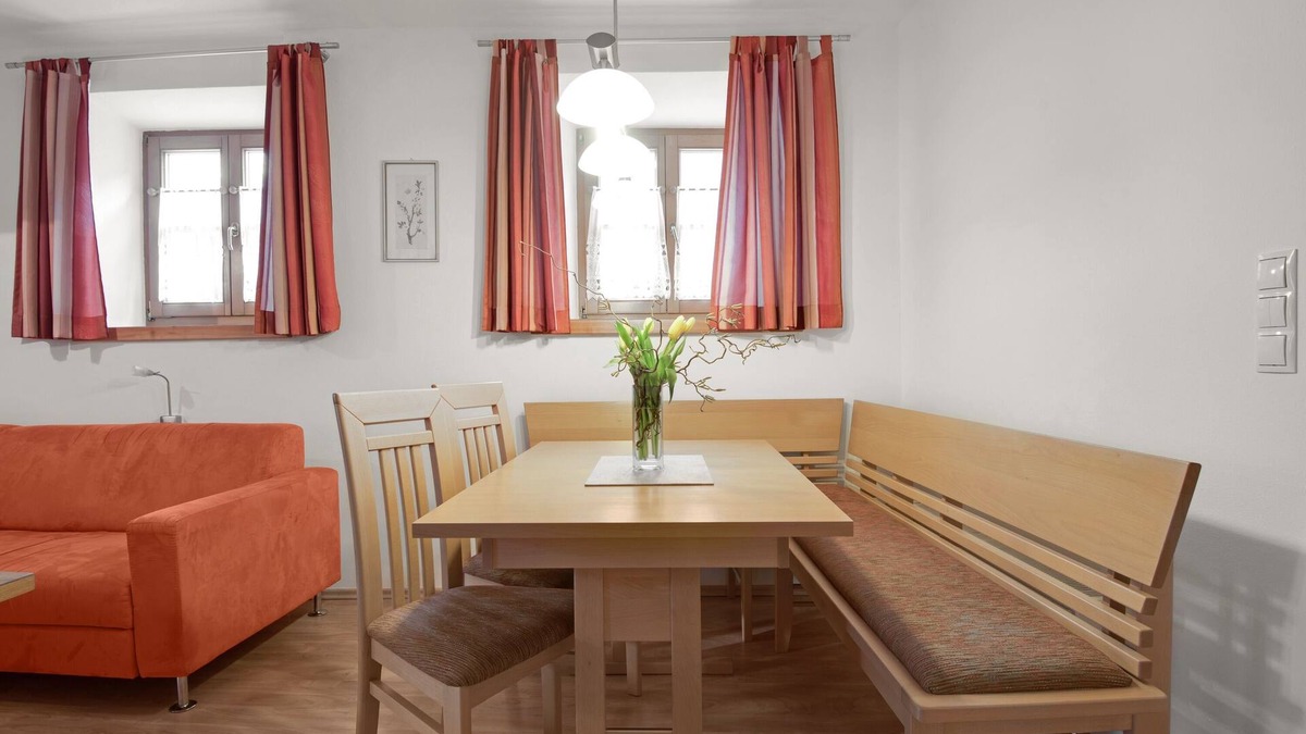 Feldthurns Apartment | Holiday Apartment “Rafaser - Albina” with Mountain View & Wi-Fi