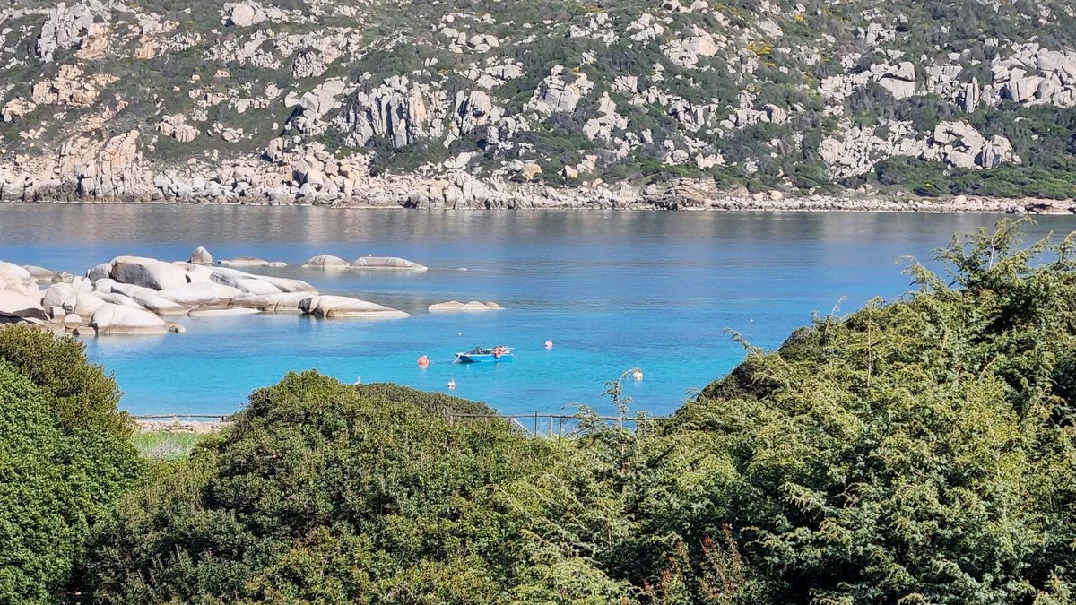 Capo Testa House | Holiday Apartment 'Reparata' near the Beach with Sea View, A/C & Wi-Fi