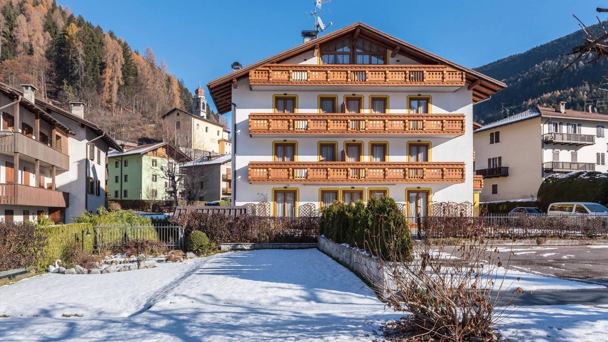 Carisolo Apartment | Holiday Apartment "Residence Park Imperator Bilocale" with Balcony & Mountain View