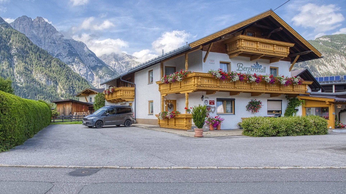 Weidach Apartment | Holiday Apartment "Sterngucker Suite" with Mountain View, Shared Garden & Wi-Fi