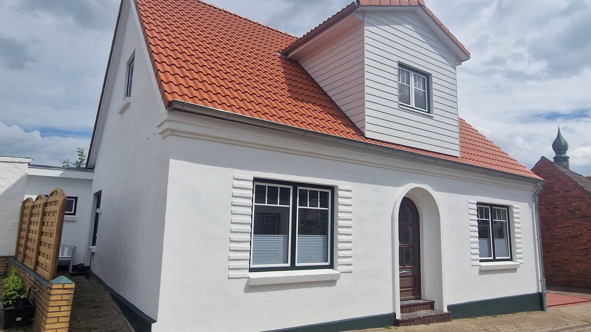 Wesselburen Apartment | Holiday Apartment 'Tu Huus' with Private Garden and Wi-Fi