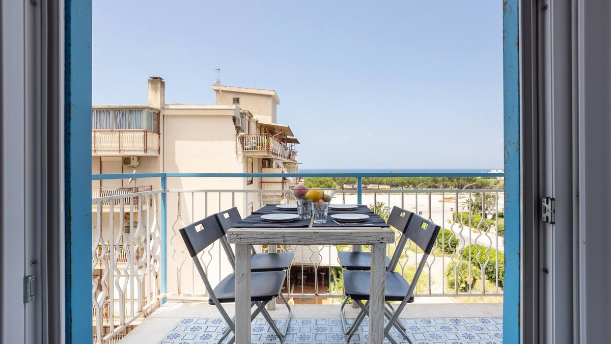 Capaci Apartment | Holiday Apartment "The View Of The Sea" near Beach with 2 Balconies & Wi-Fi