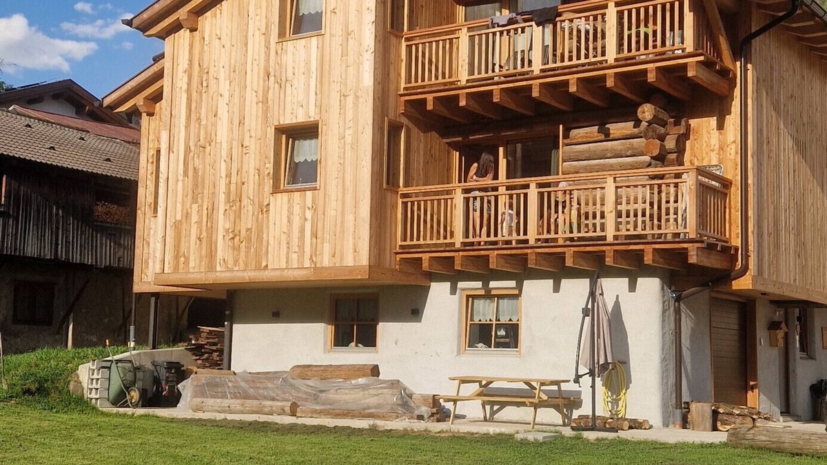 Soraga Apartment | Holiday Apartment "Tobià De Pit" with Mountain View, Balcony & Wi-Fi