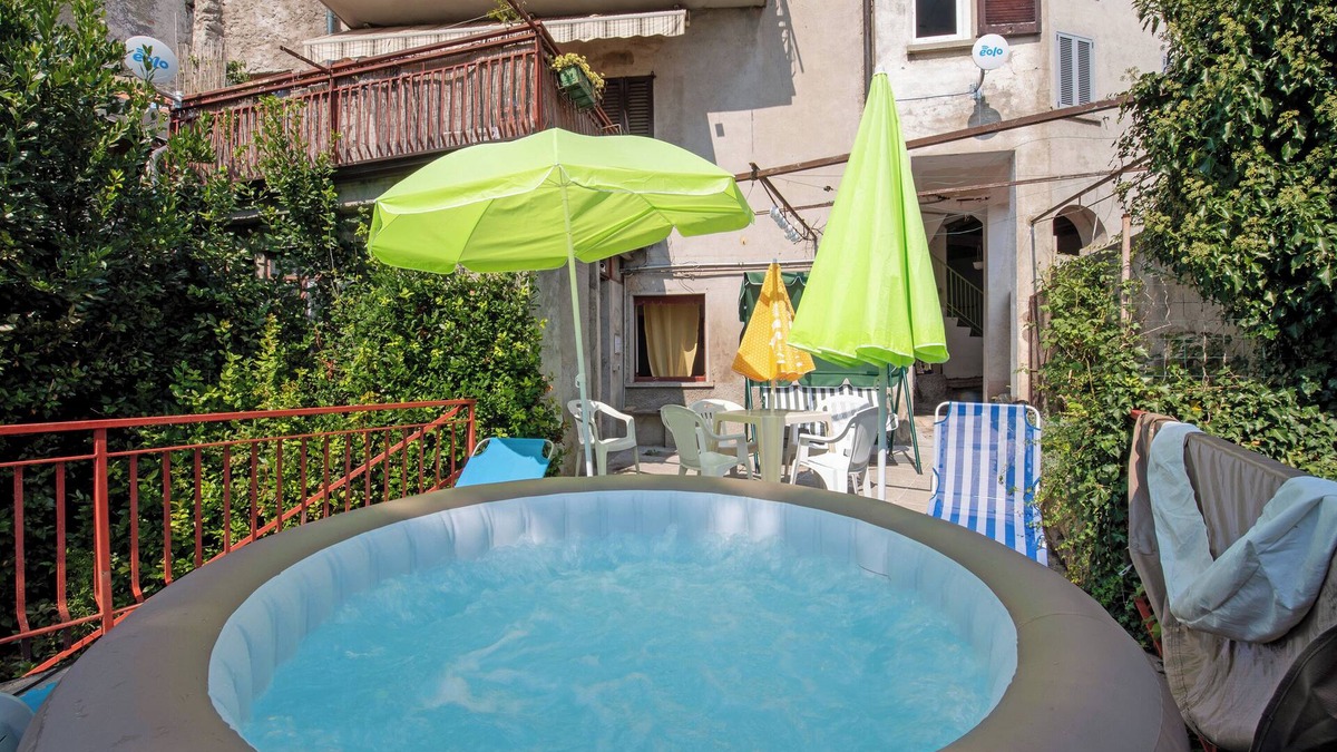 Civiglio Apartment | Holiday Apartment "Tramonti" with Mountain View, Private Heated Pool & Wi-Fi