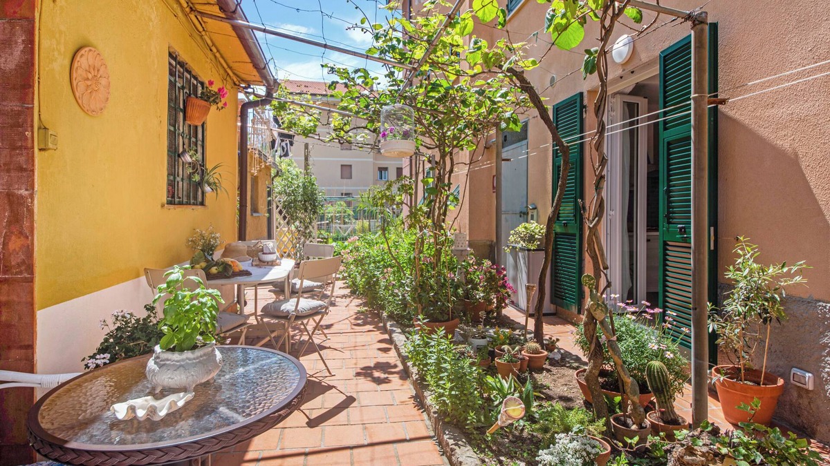 Moneglia Apartment | Holiday Apartment Un'oasi al Mare close to the Beach with Garden & Wi-Fi