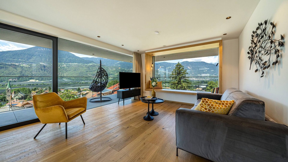 Gargazzone Apartment | Holiday Apartment "Videre Penthouse Lodge Exclusive" with Mountain View, Wi-Fi & Terrace
