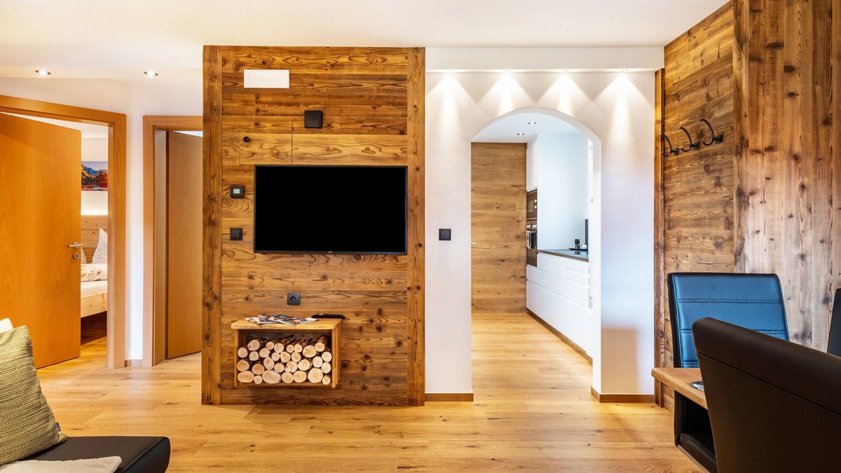 Feldthurns Apartment | Holiday Apartment "Wegscheiderhof Gartenwohnung" with Mountain View, Private Sauna & Wi-Fi