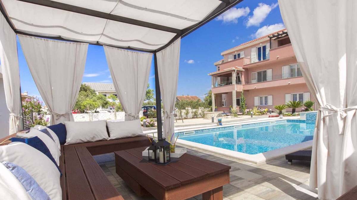 Grebastica Apartment | Holiday apartment with terrace and pool